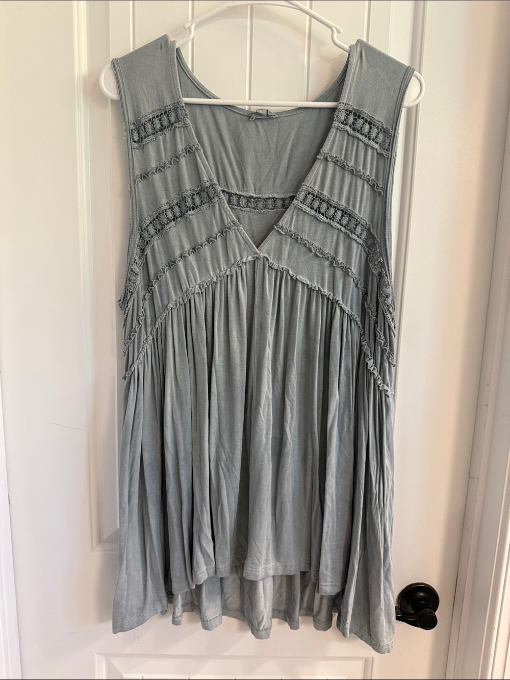 POL Sleeveless V-Neck Tunic in Light Gray-Blue